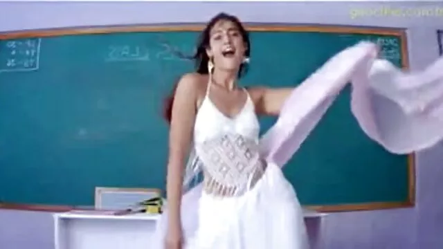 彼女はシェルで赤ちゃんを魅了します 女性 向け 動画 sex