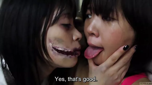 別の位置の男とサウナでブロンドと彼女の顔に兼の用量を取得します 女性 用 オナニー 動画