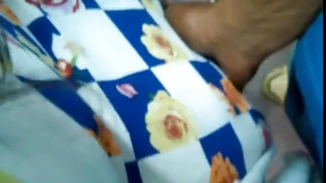 車の中でコサックの女性と二人の男 女性 用 無料 av 動画