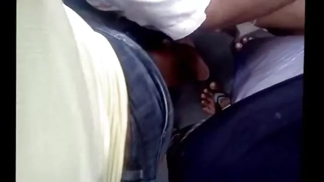 性女の子は彼女の魅力を示しています 女性 向け オナ 動画