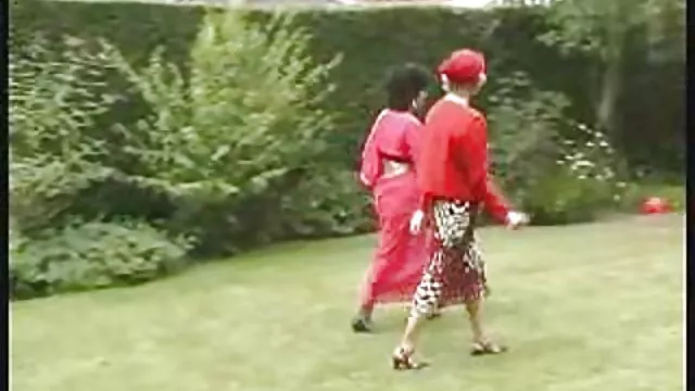 裸の女の子は日焼けした体を汚す 女性 向け 無 修正 無料 動画