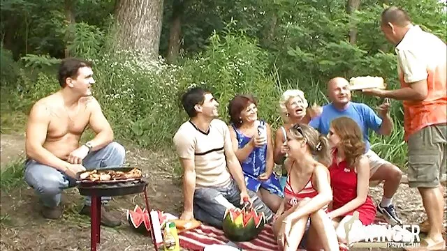 私のママは彼女の忙しい娘を罰する 女性 専用 動画 無 修正