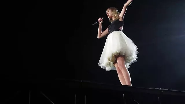 ストリート-デイ-ミーティング終了 エッチ 動画 女性 向け